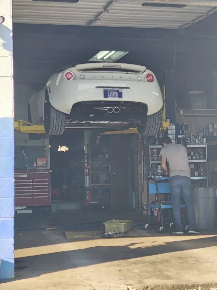 Hawramy Auto Repair service bay
